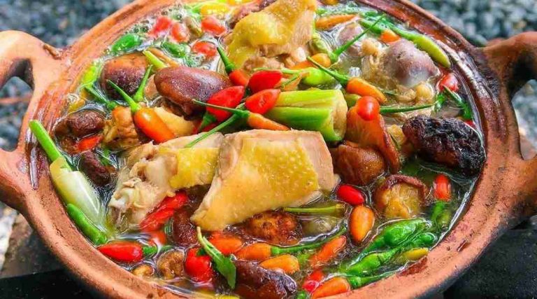 Lẩu gà Chicken Kitchen đã quá quen thuộc với dân Sài Gòn