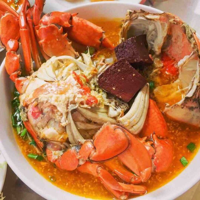 Tô bánh canh cua đặc biệt với đầy đủ đồ ăn kèm