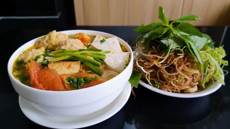 Bún riêu tôm khô với hương vị đậm đà từ nguyên liêu chả tôm