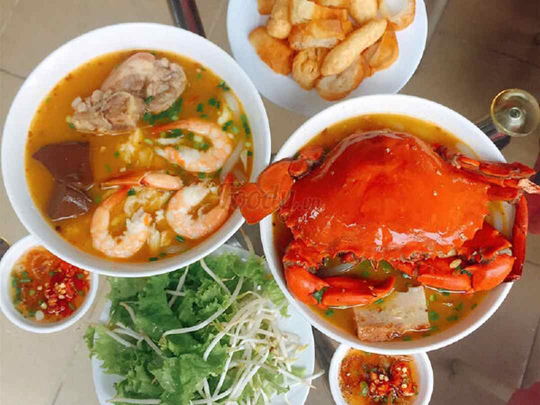 Bánh canh cua là một trong những món ăn đặc sản của Việt Nam