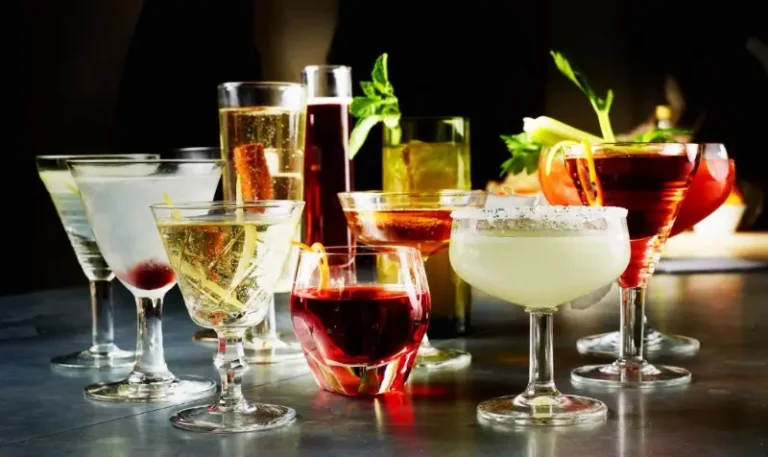 Có nhiều ly cocktail phổ biến trong đời sống
